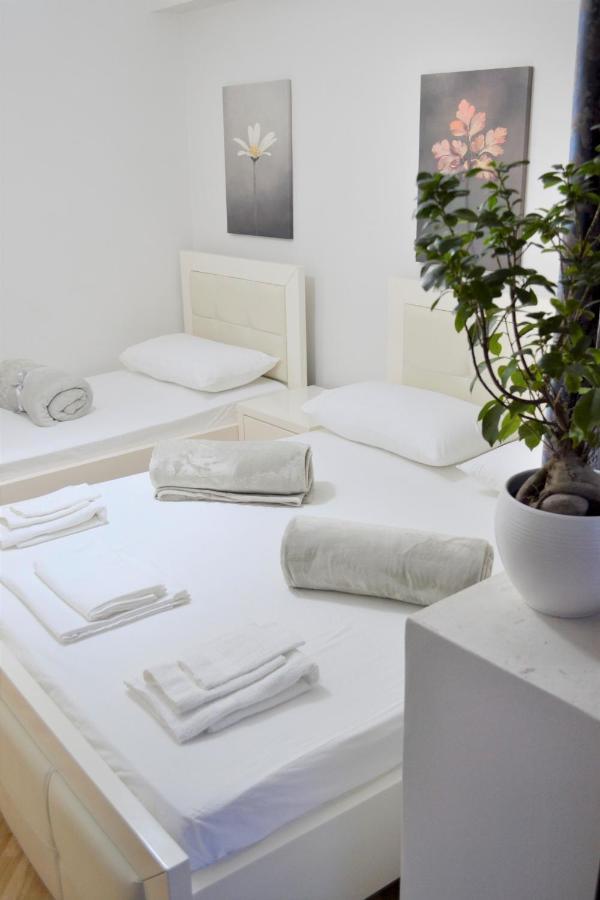 Aria Apartment Берат Екстериор снимка